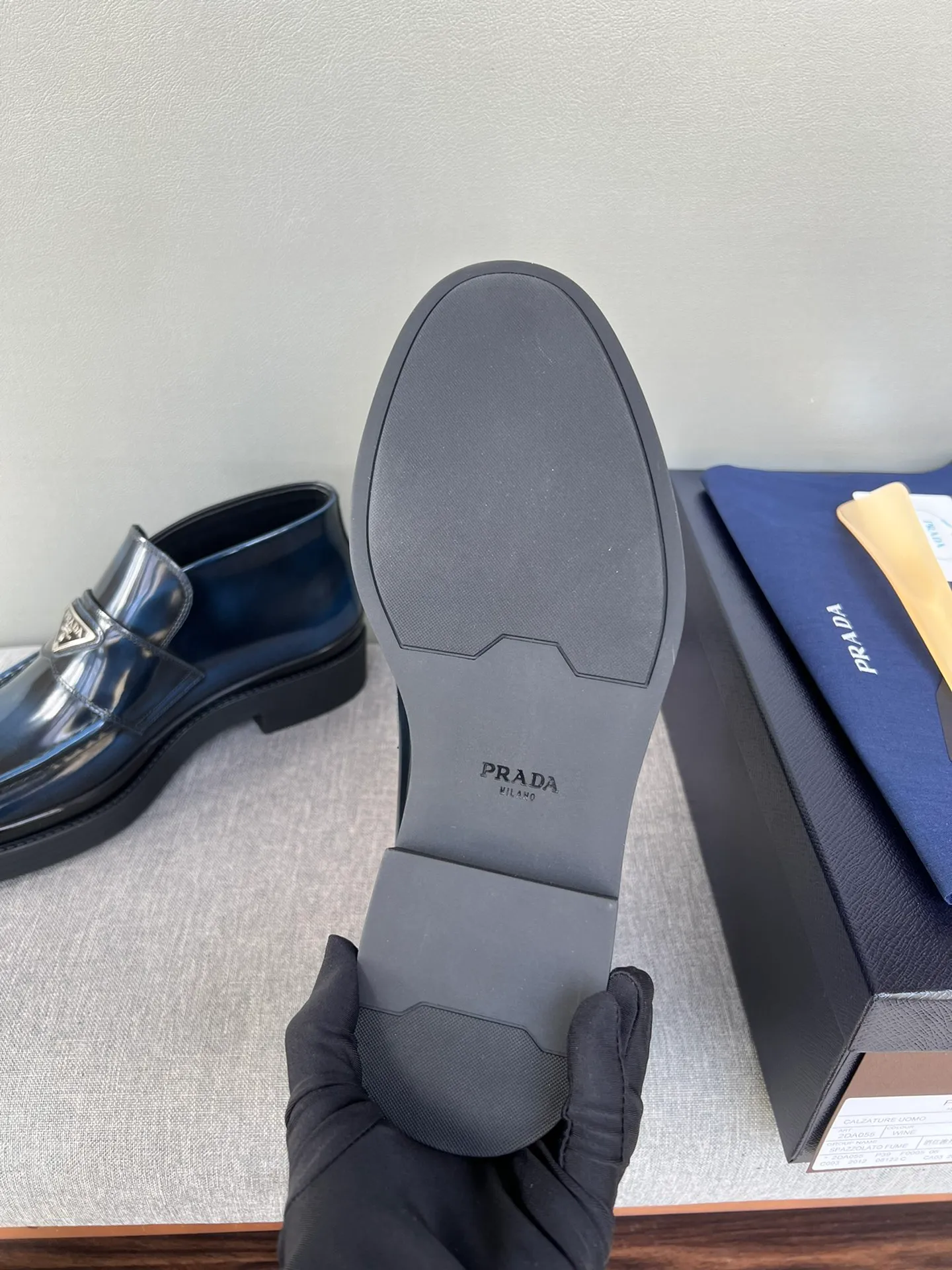 Batch of 1000💰Exclusive hot-selling new Prada Chelsea thick-soled men's shoes, naked boots, imported calf leather on the surface, cow leather on the lining, the outsole is made of private model TPU material, the frosted effect is consistent with the original version, 39-44 in stock (38, 45 custom-made, non-refundable)